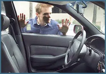 Safe Key Shop Van Nuys, CA 818-491-5041 - 19-locked-keys-in-car